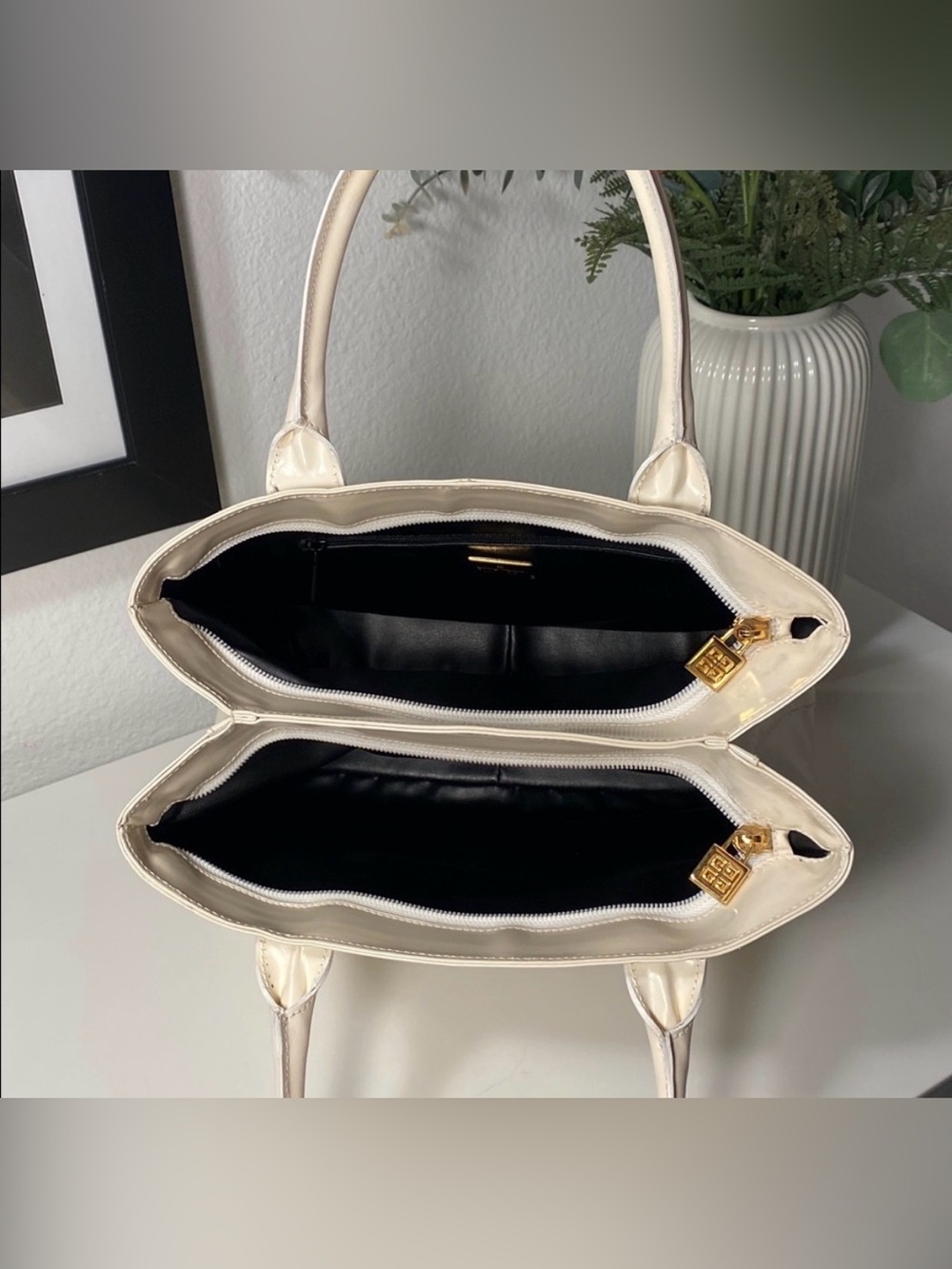 Vintage GIVENCHY Structured
High Gloss Leather Bag - Picture 4 of 15